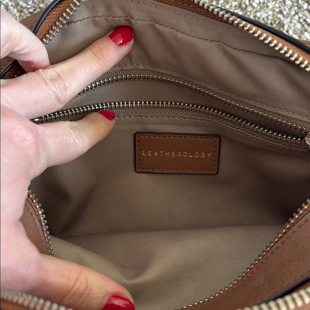 Leatherology Monogrammed Brown Leather Crossbody Bag - Picture 3 of 7